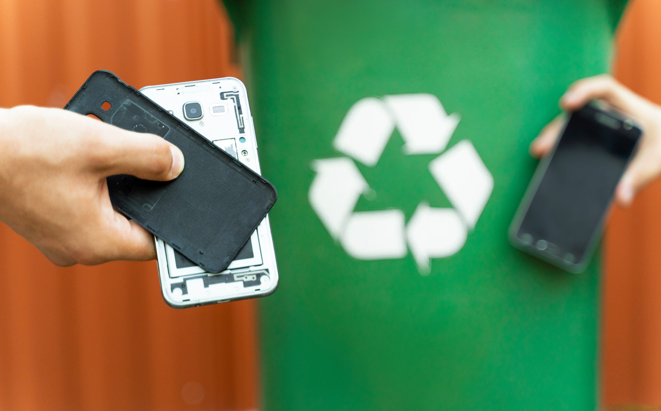 Recycling: Wertvolle Rohstoffe aus abgelegten Handys -  Informationszentrum-Mobilfunk